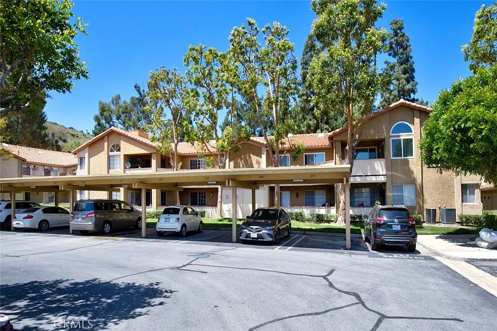 3 bed, 1456 sqft, $4,100 — Photo 3