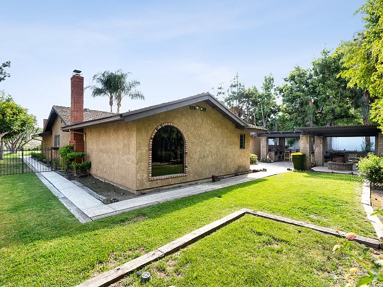 1557 E Puente St — Photo 18