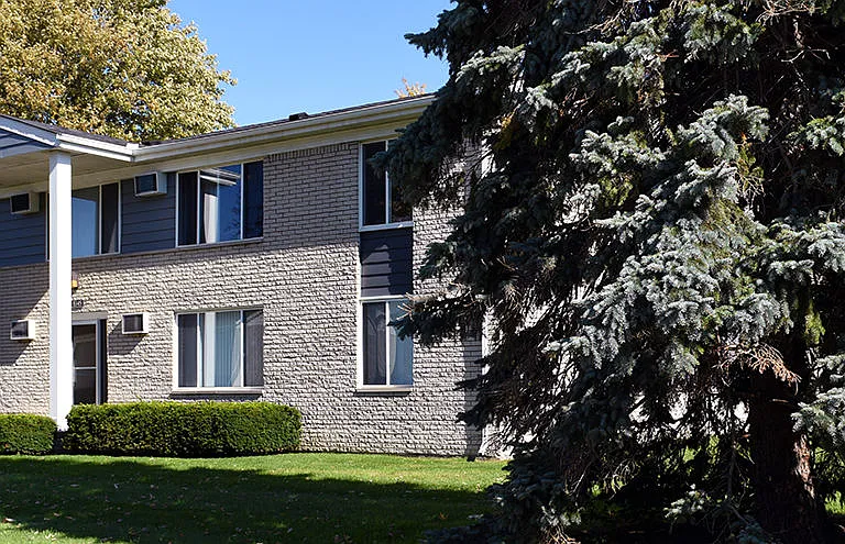 Sterling Park Apartments — Photo 13