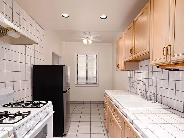 Evanston Apartments — Photo 5