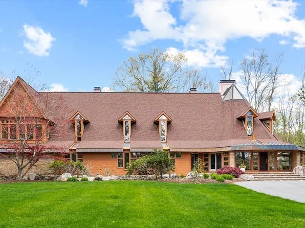 44 Sears Rd, Southborough, MA 01772