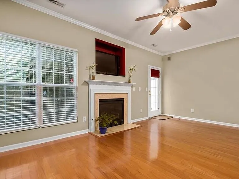 28 Sharpstone Ln — Photo 2
