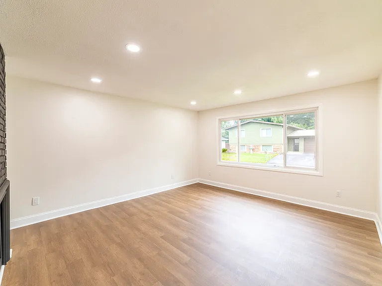 384 Sassafras Dr — Photo 12
