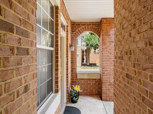 7025 Haycock Rd APT N, Falls Church, VA 22043
