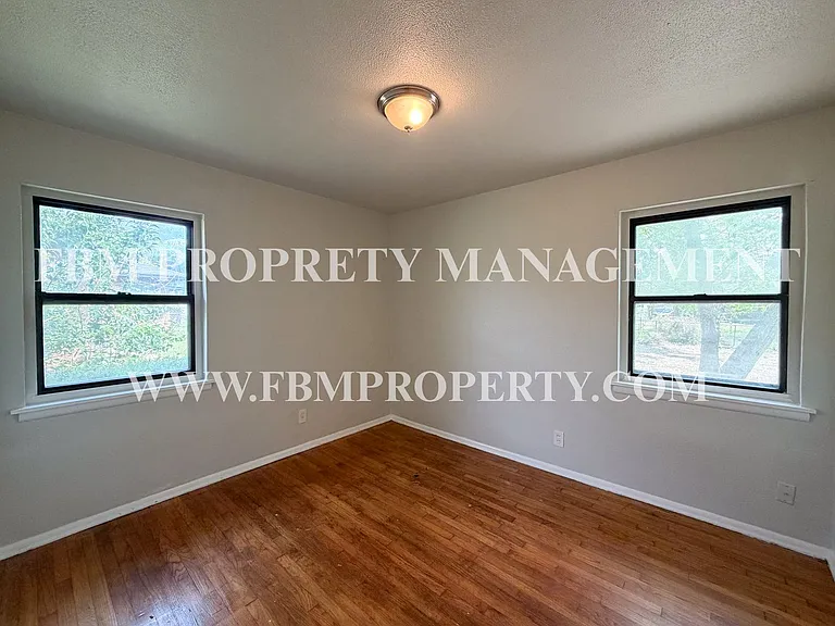 118 Brazos St — Photo 15