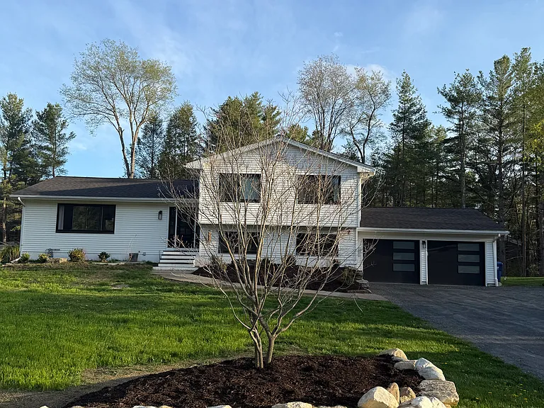 11 Old Barn Rd — Photo 1