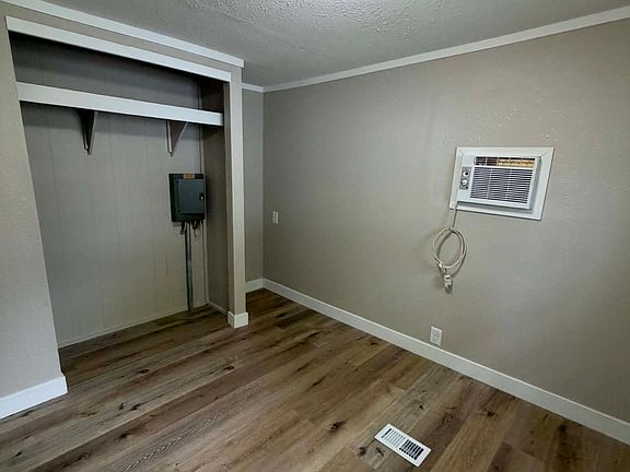 3rd image of 3705 W Locust St Trailer 33