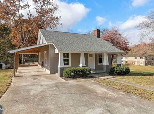322 W Hills Dr, Lenoir City, TN 37771