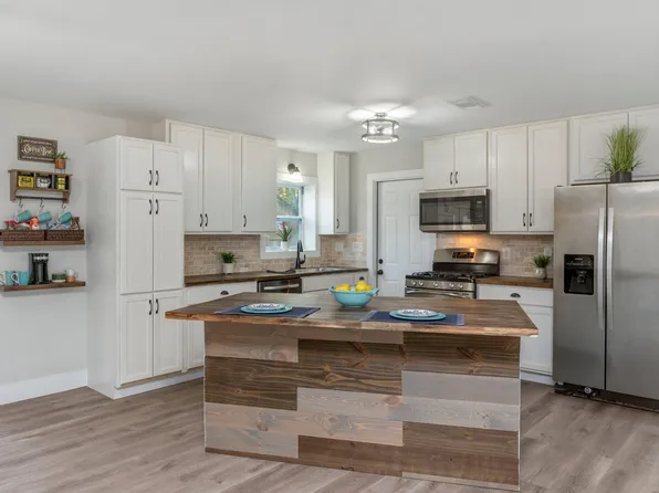 211 N Lorraine Dr, Mary Esther, FL 32569