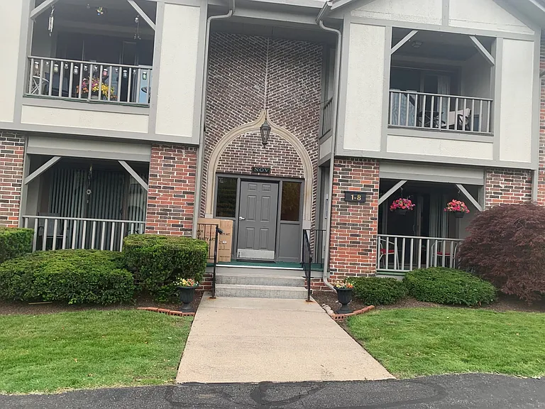 42160 Woodward Ave #8 — Photo 2