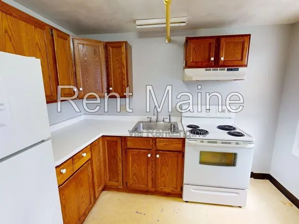 2412 Western Ave APT T, Newburgh, ME 04444