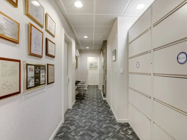 115 East 61st Street image 5 of 8