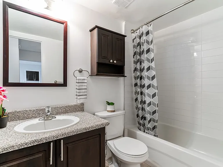 1050 Markham Rd — Photo 11