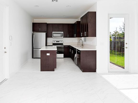 5th image of 6931 Pines Circle #14