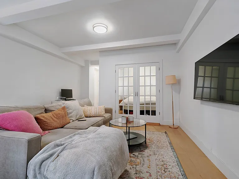 161 W 16th St #5E — Photo 3