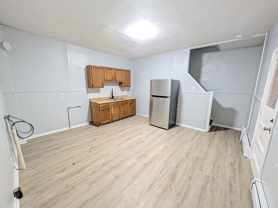 1st image of 103 Penn St #103