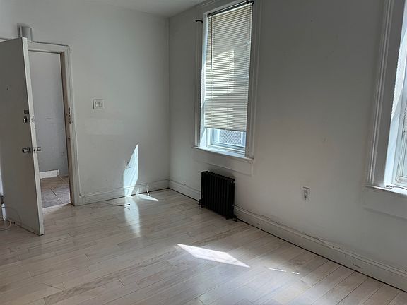 3rd image of 275 Pine St APT 1