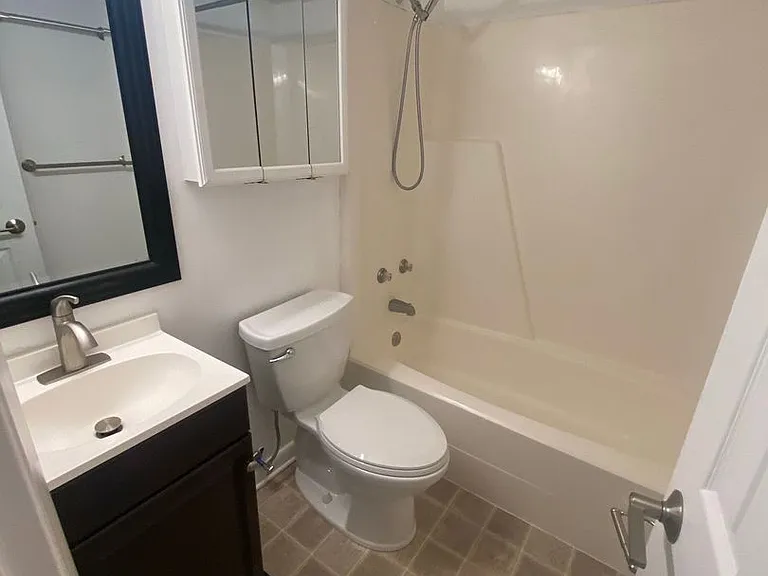 1380 Hunters Rd #J — Photo 8