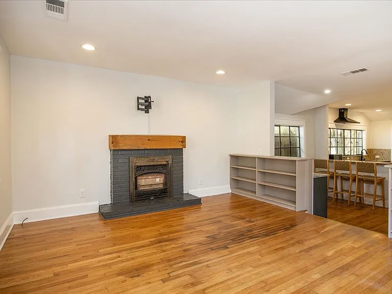 678 Vernon Ave SE — Photo 7