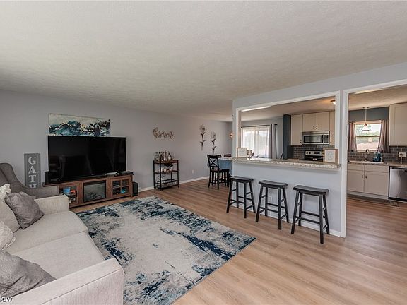 3rd image of 1300 Grant Dr