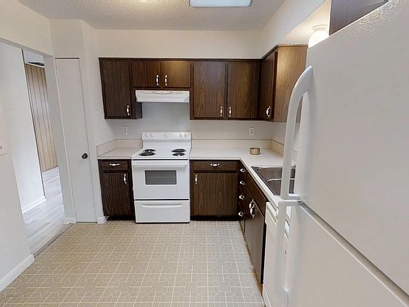 4th image of 1119 Roberts St
