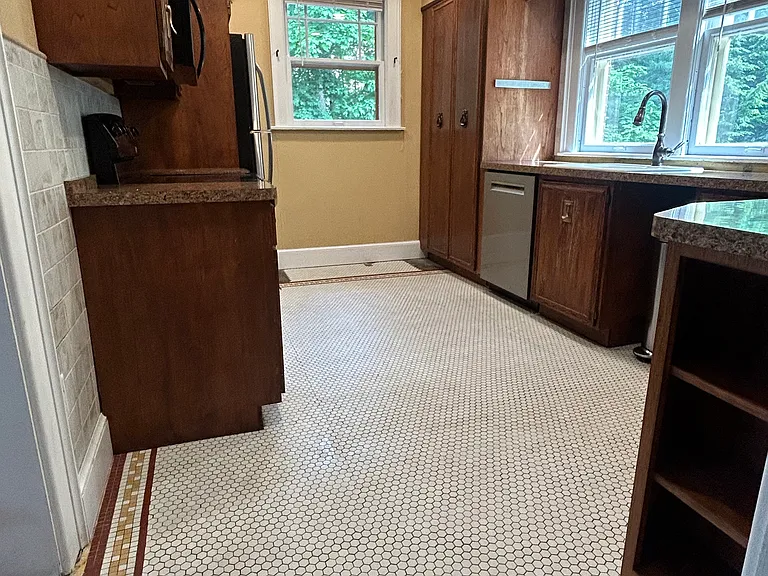 New Bosch dishwasher and spacious cabinets