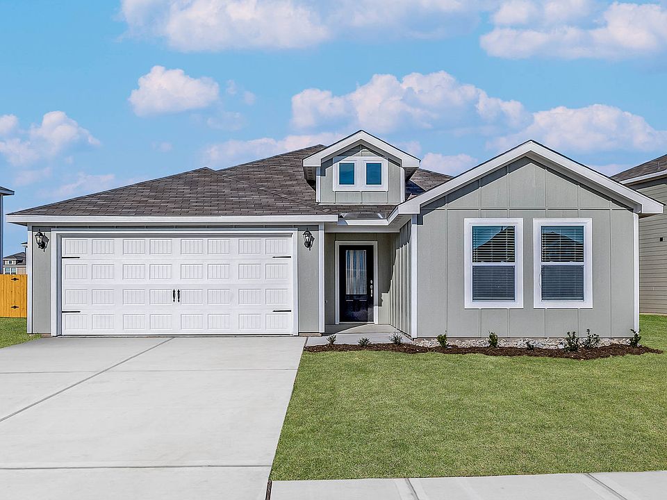 The Sabine B is a beautiful one-story home.