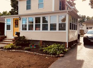 8 Coggeshall Ave, Bristol, RI 02809