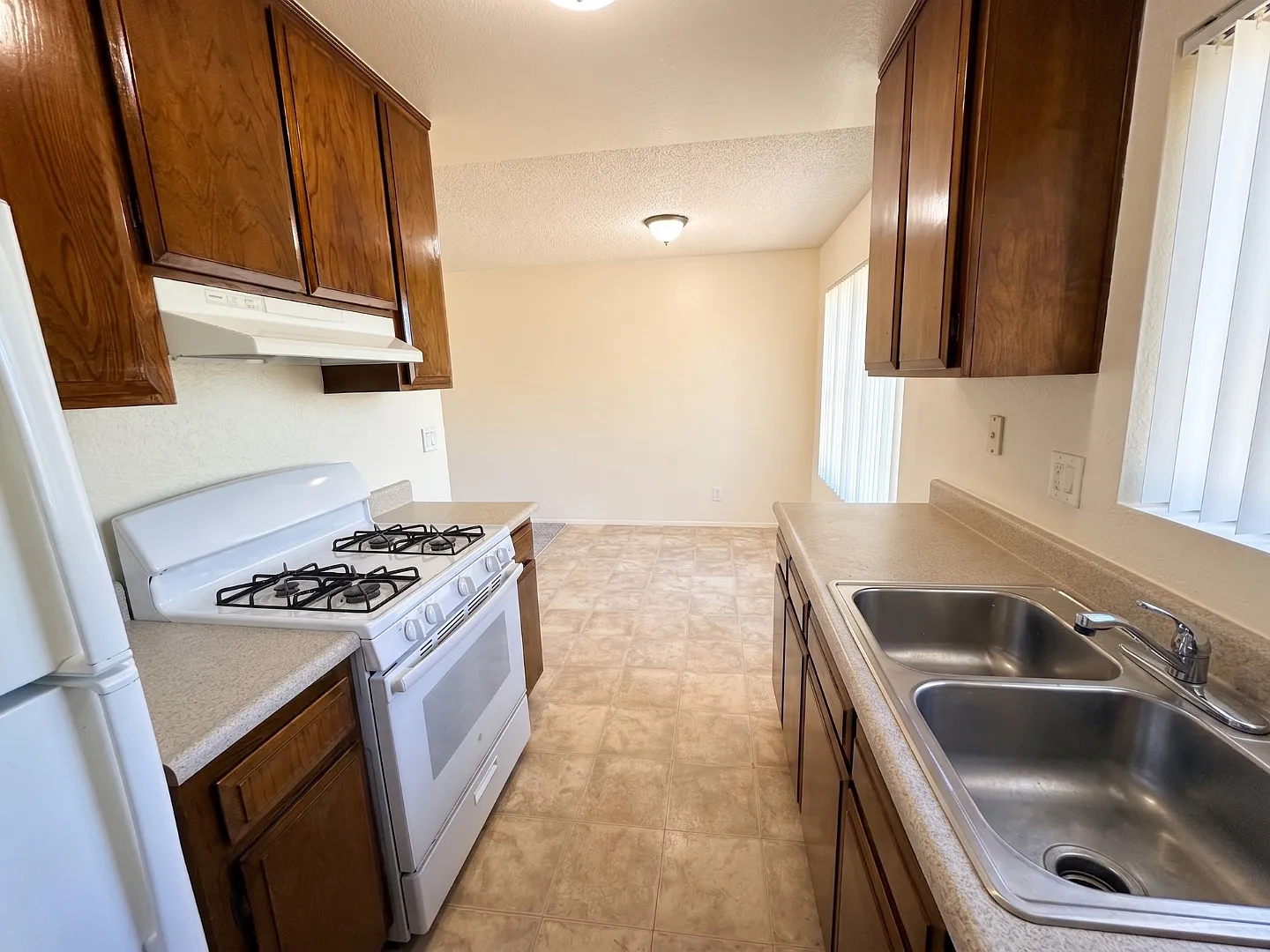 1028 S Magnolia Ave — Photo 3