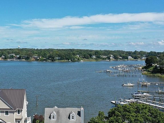 3rd image of 203 Riverside Drive N