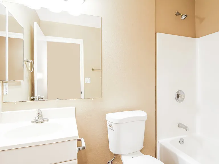 305 E Gardenia Dr — Photo 14