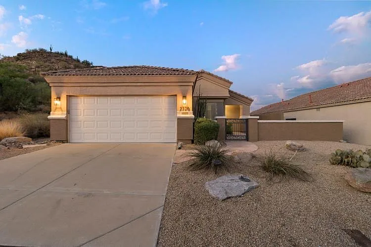 2320 E Behrend Dr — Photo 50