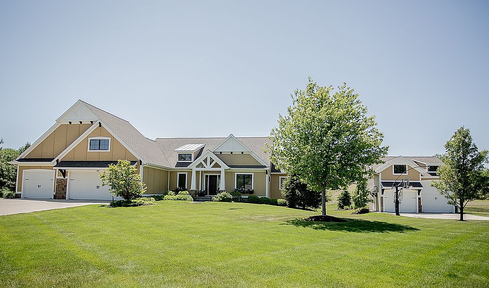 1st image of 3896 Woodstream Dr SW