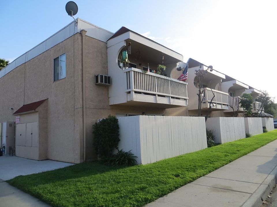 1st image of 344 Waverly Pl APT 4