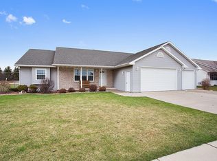 1833 Travis Ln, Kaukauna, WI 54130