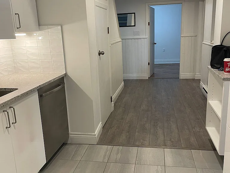 1023 Robarts Rd — Photo 4