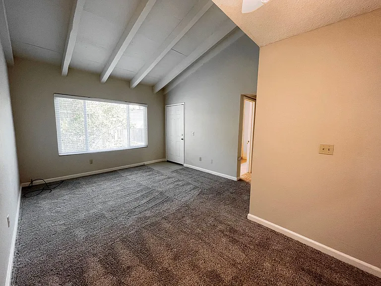 2206 V St #12 — Photo 2