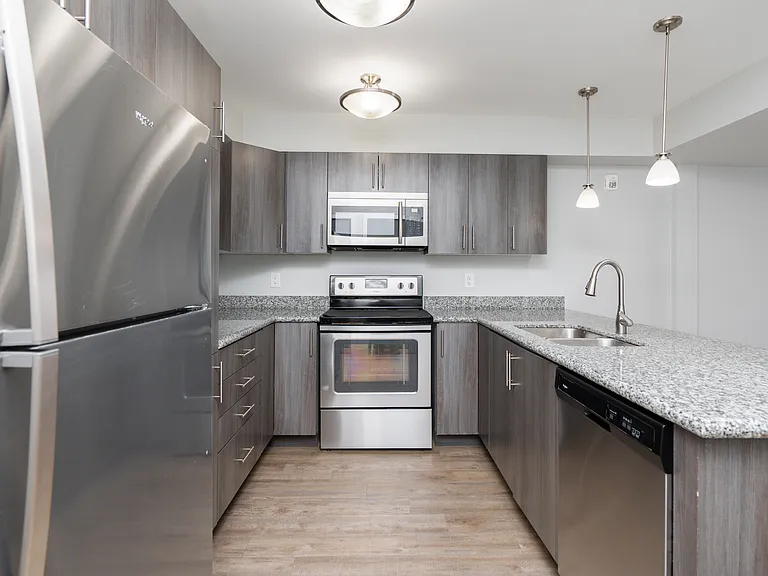 90 Waterford Green Cmn — Photo 1