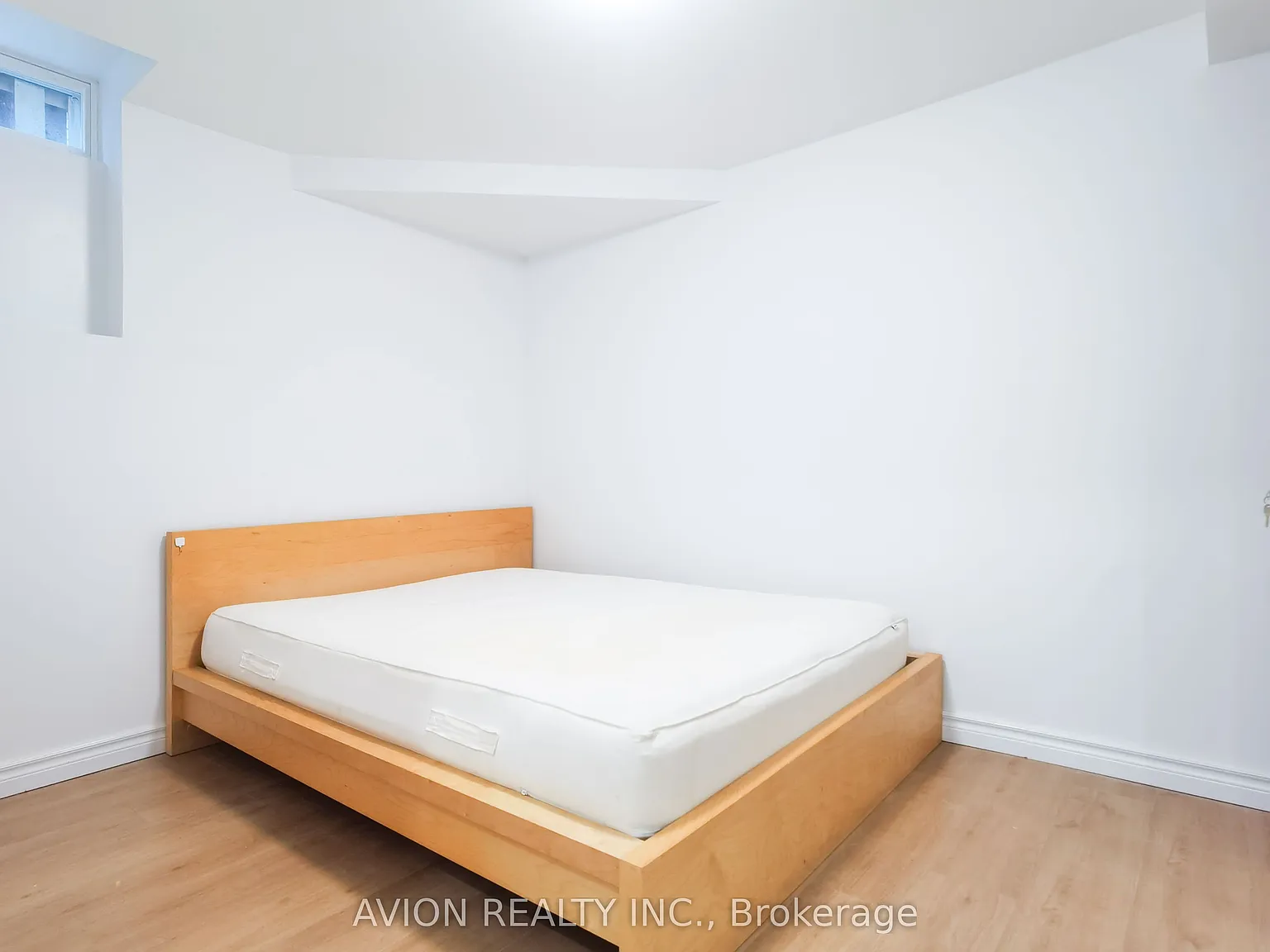 3 bed, $2,100 — Photo 4