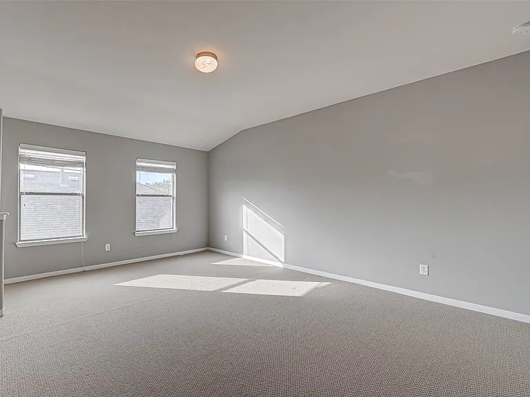 502 Mornington Ln — Photo 46