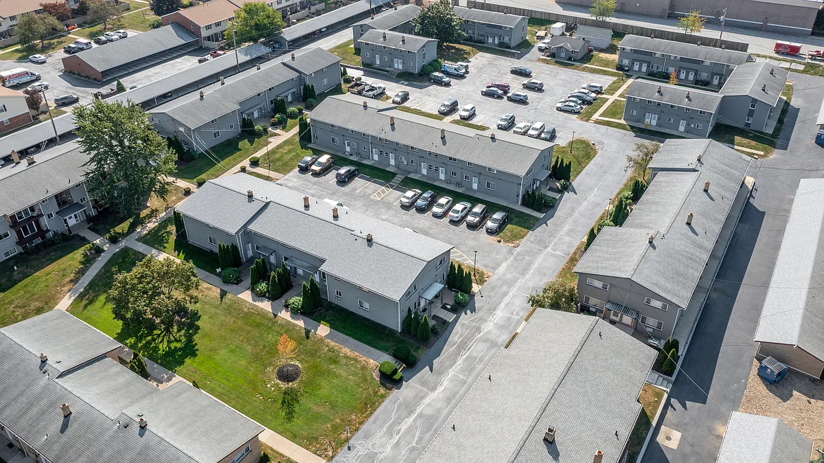 Building Photo - Mentor Mall Village