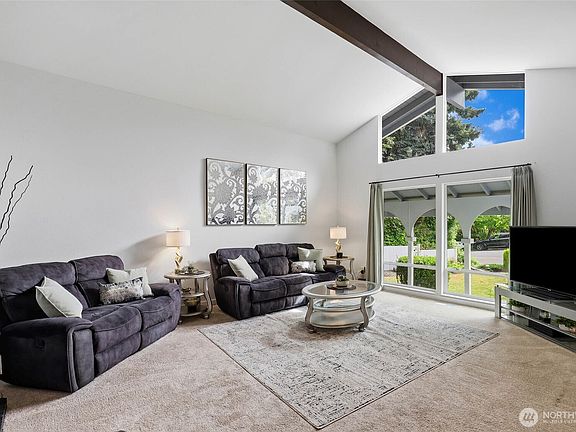 2nd image of 3027 167th Avenue NE