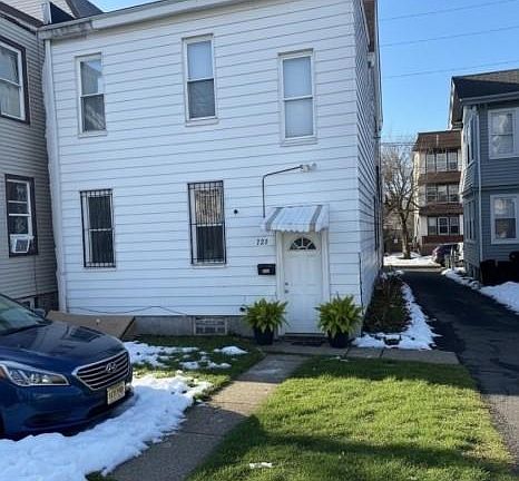 3rd image of 922 Grove Street