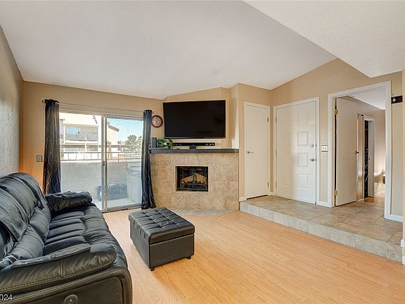 4th image of 2941 Country Manor Ln APT 25