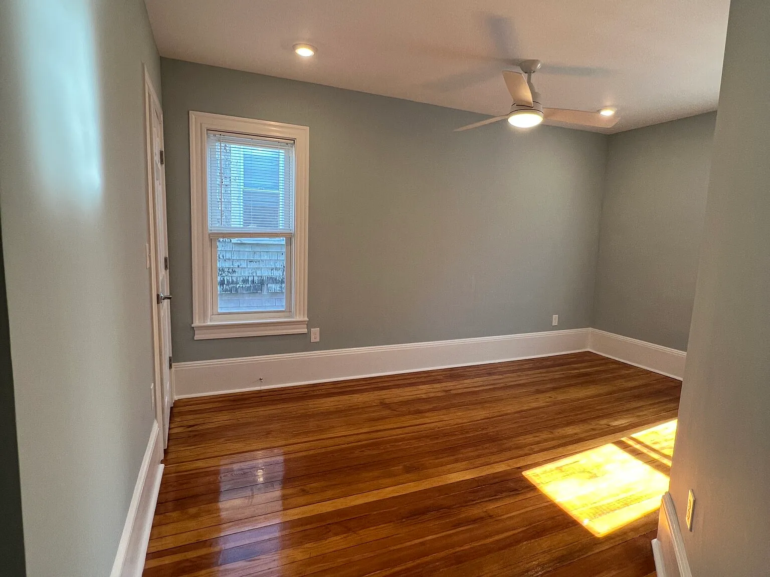 3 bed, 1200 sqft, $4,495 — Photo 4