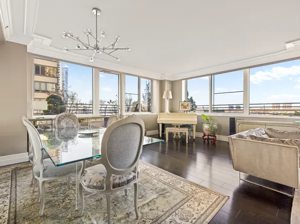 120 Riverside Boulevard image 5 of 18