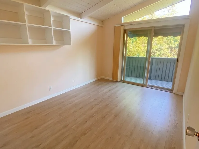 278 Monroe Dr #33 — Photo 3