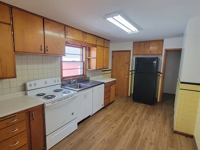2820 Mondovi Rd — Photo 4