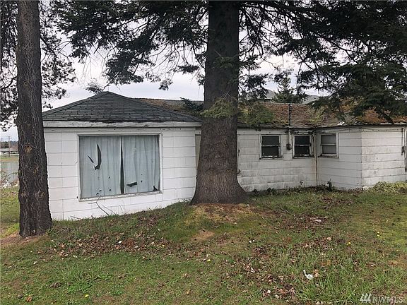 5th image of 694 E Whidbey Ave