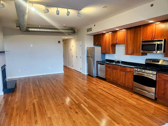 4th image of 1266 Westminster St #500